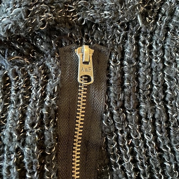 Abercrombie Fitch Womens Medium Gray Asymmetrical Zip Collared Knit Sweater - Picture 3 of 5